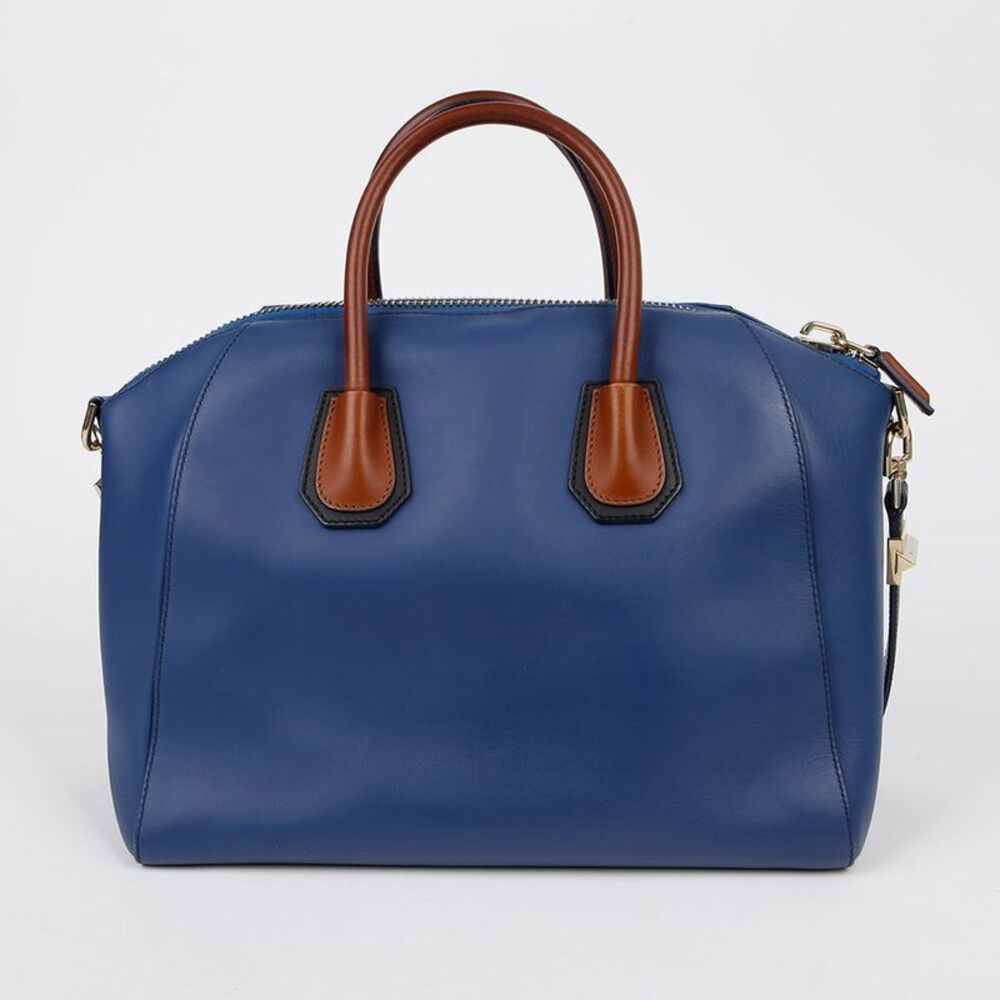 Antigona Medium Tote Shoulder Bag - Picture 5 of 10